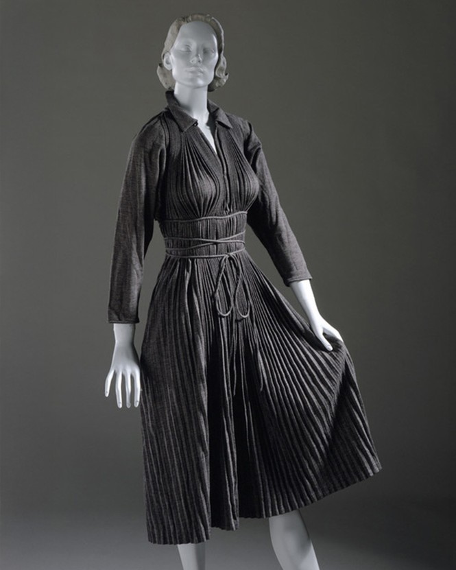 a mannequin in a black 