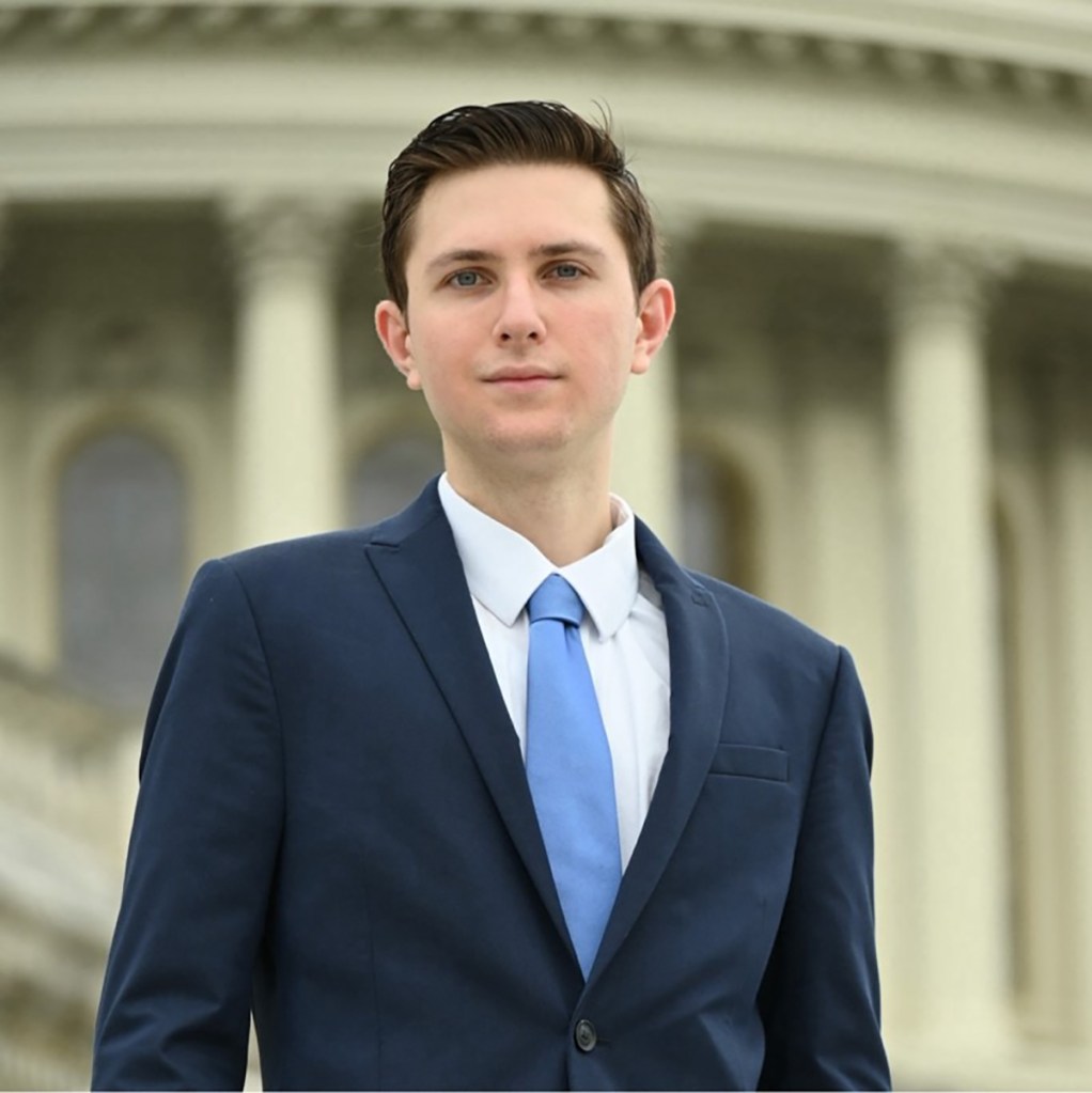 Portrait of Eric Tarpinian in a suit.