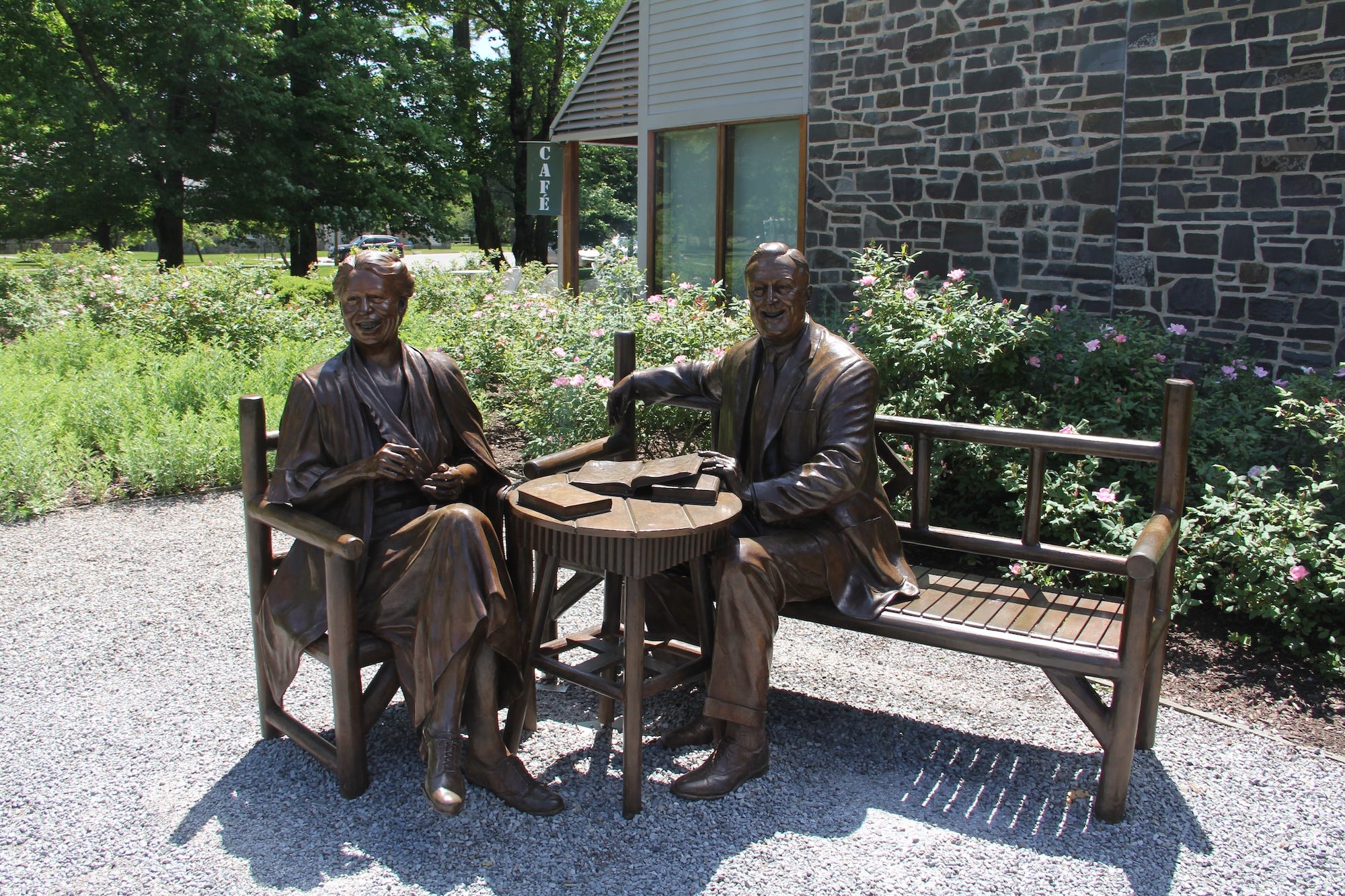 Statues of FDR and Eleanor Roosevelt at the The Franklin D. Roosevelt Presidential Library and Museum.