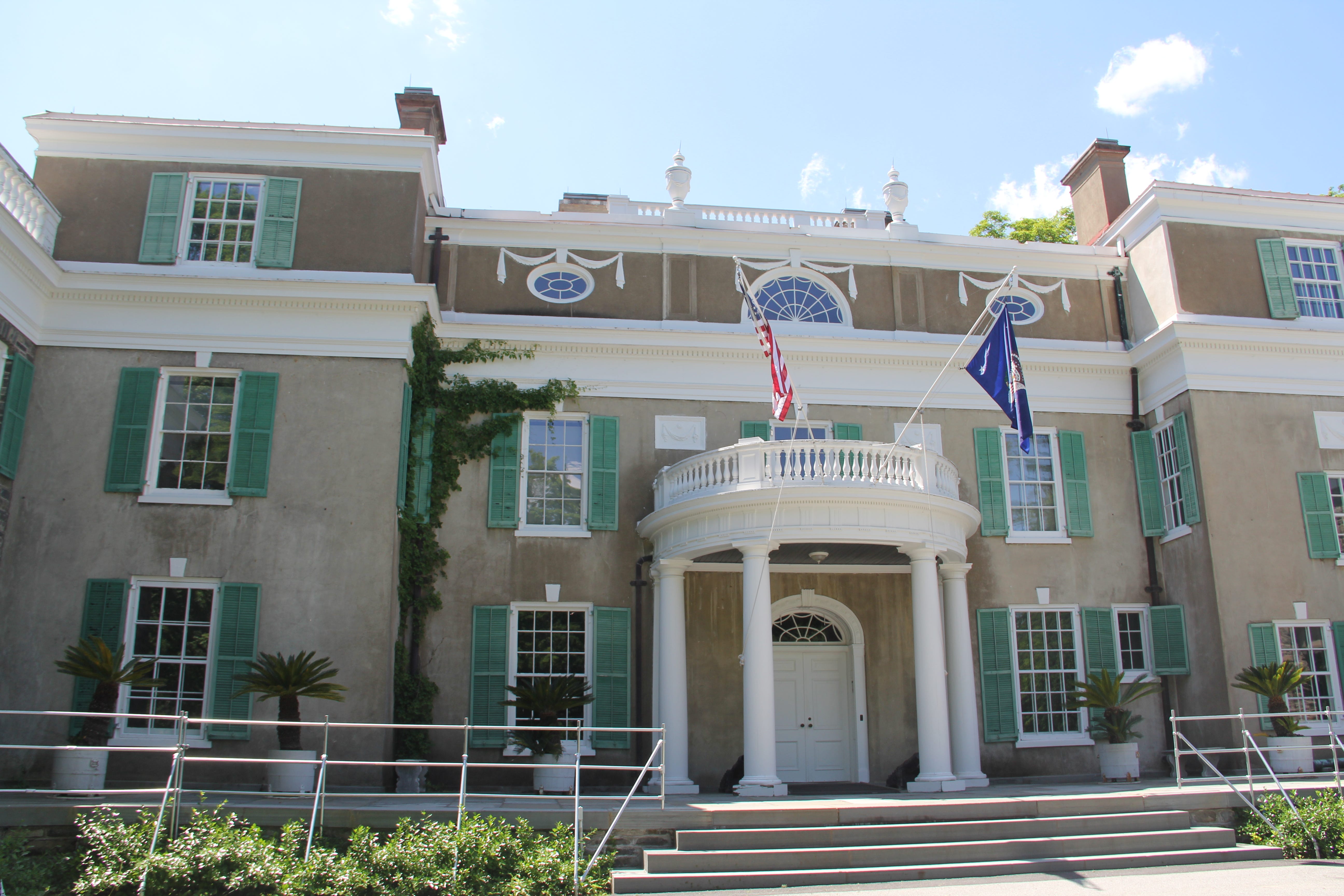 A balcony at Springwood reminiscent of the South Portico of the White House.