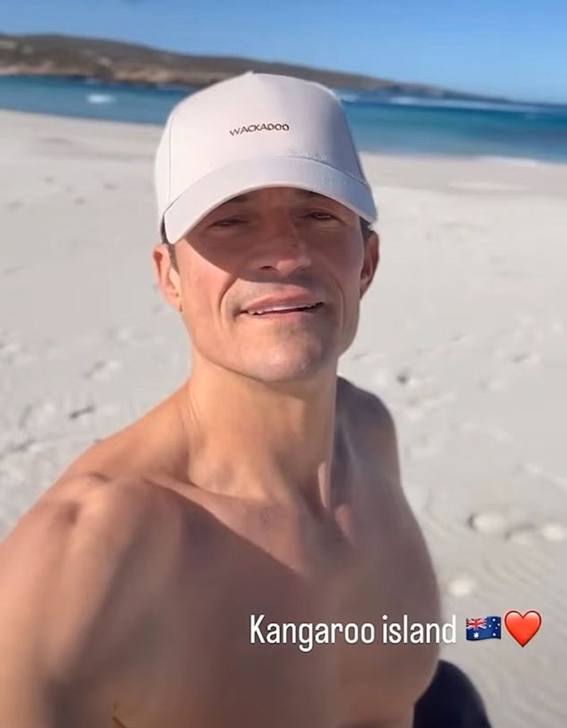 Orlando Bloom taking a selfie.