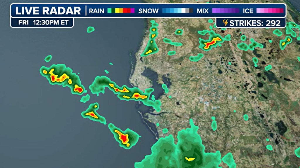 Live radar map showing 292 lightning strikes.
