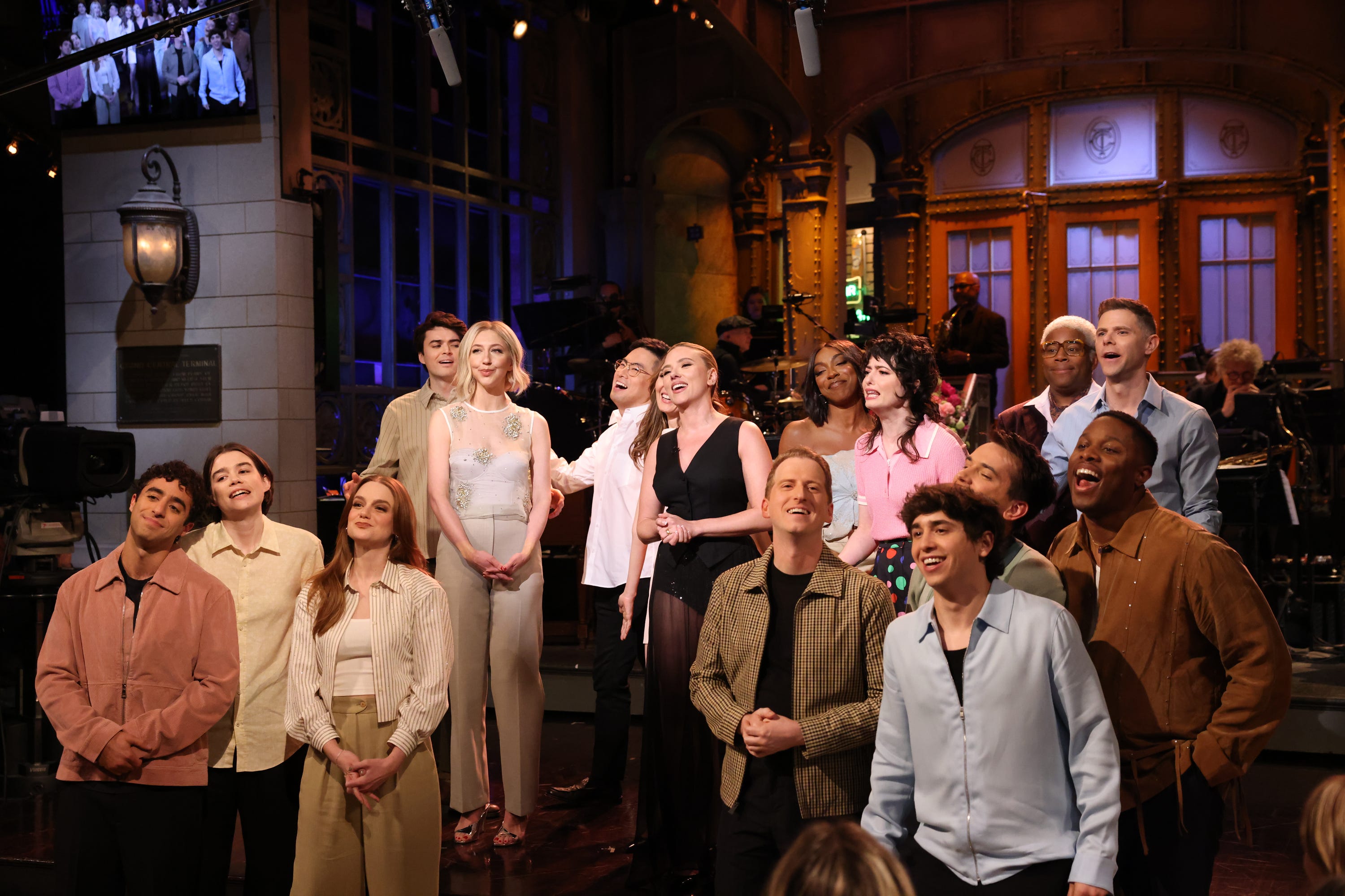 The cast of "SNL" gather around Scarlett Johansson during her monologue in the 50th season finale.