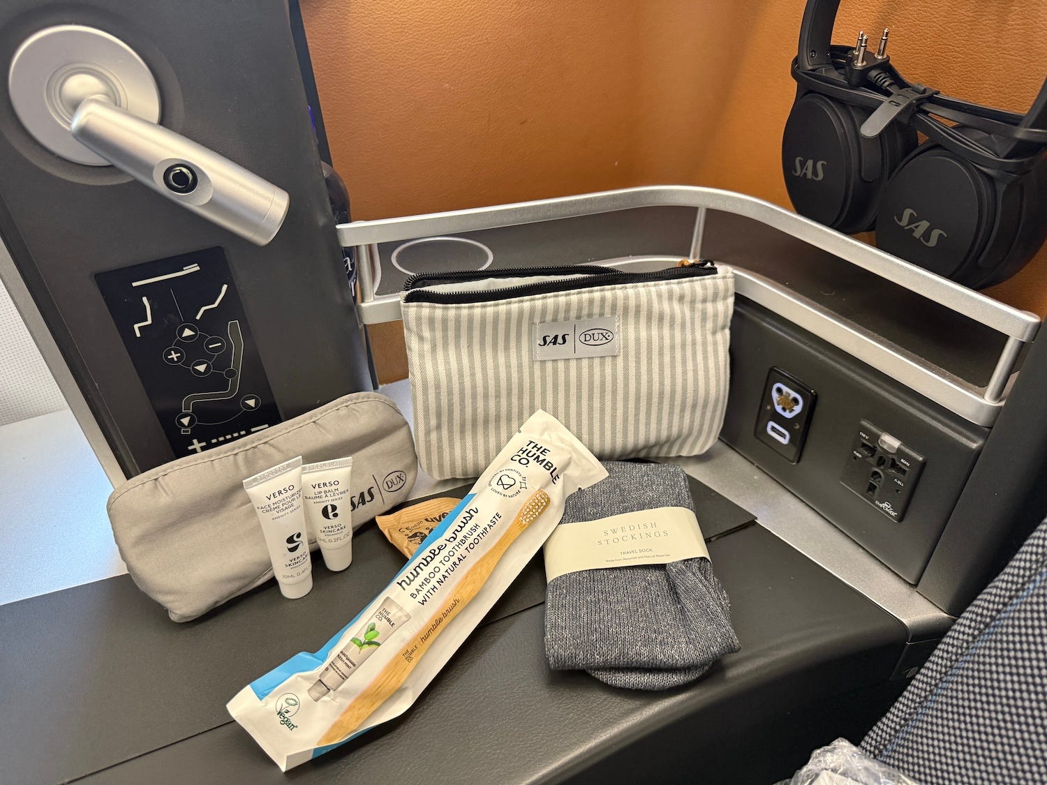 Amenity kit on SAS flght with toothbrush, bag, creams