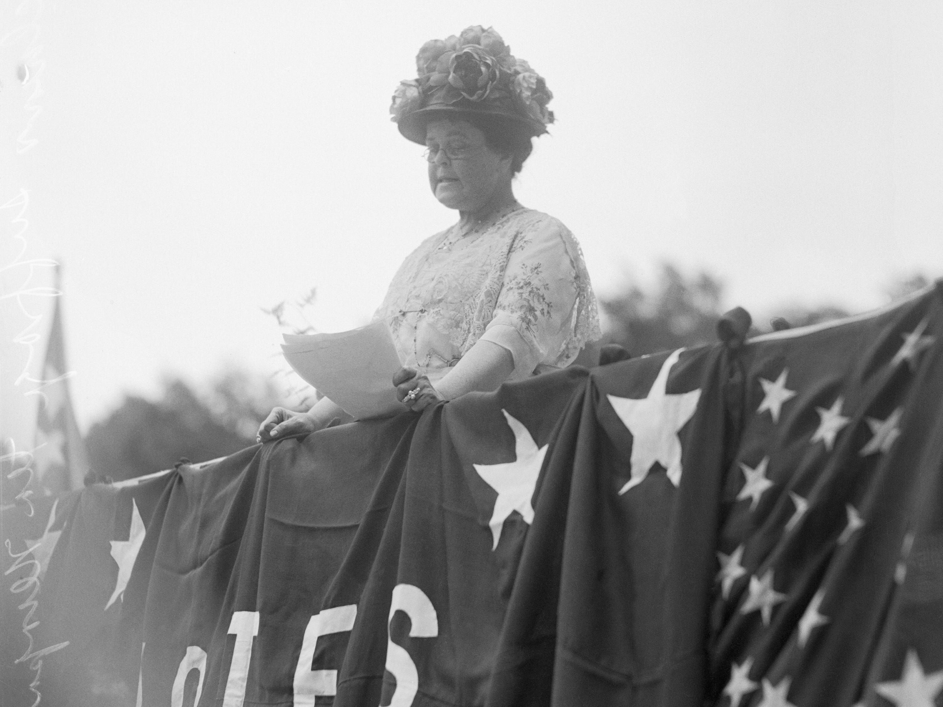 Alva Belmont speaks at a suffrage gathering at Marble House.