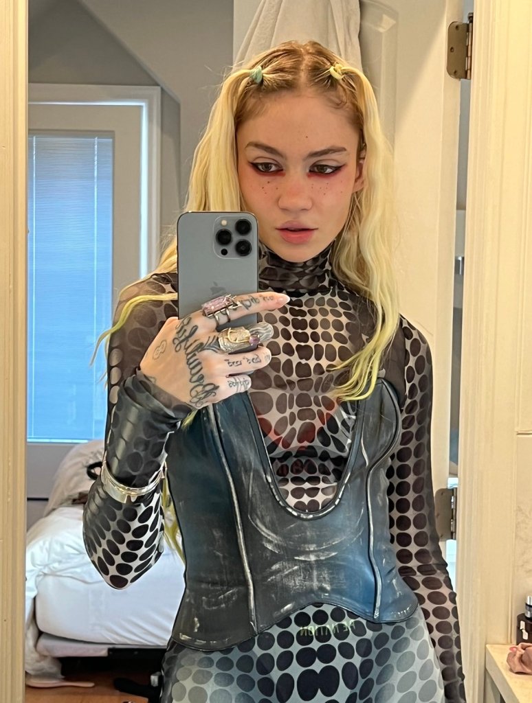 Grimes takes a mirror selfie.