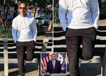 Hakeem Jeffries dubbed ‘massive clown’ for posting botched, edited photo of himself: ‘Work on those editing skills’