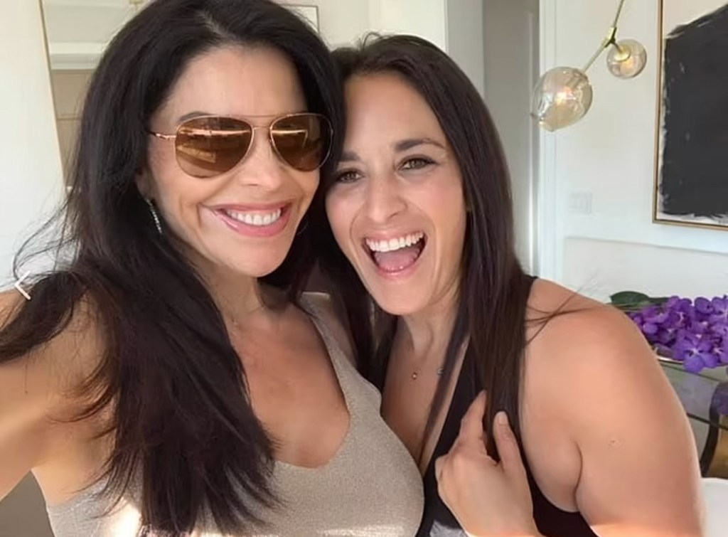 Lauren Sánchez and her sister Elena Sánchez Blair in a selfie. 