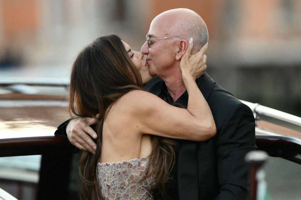 Lauren Sánchez and Jeff Bezos in venice June 28. 