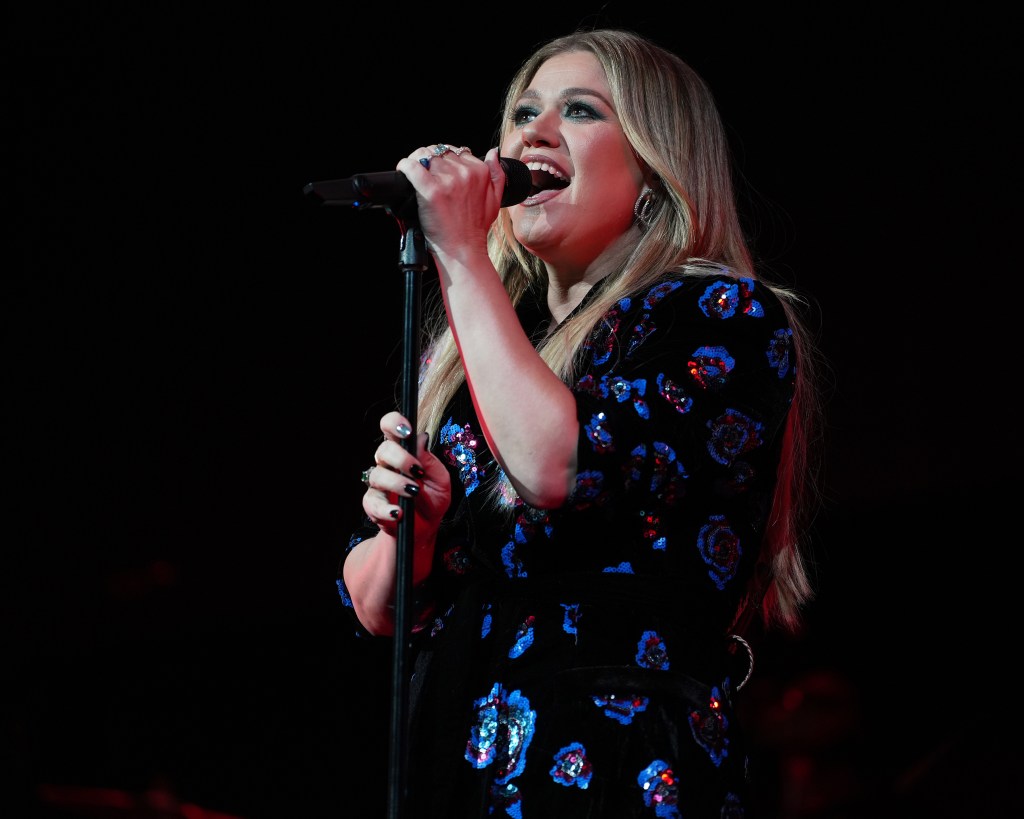 Kelly Clarkson singing