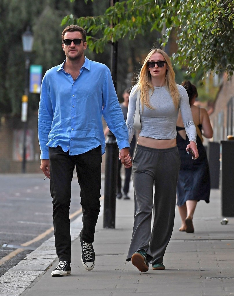 Sophie Turner packs on the PDA with the British aristocrat and boyfriend Peregrine Pearson as they walked in London.