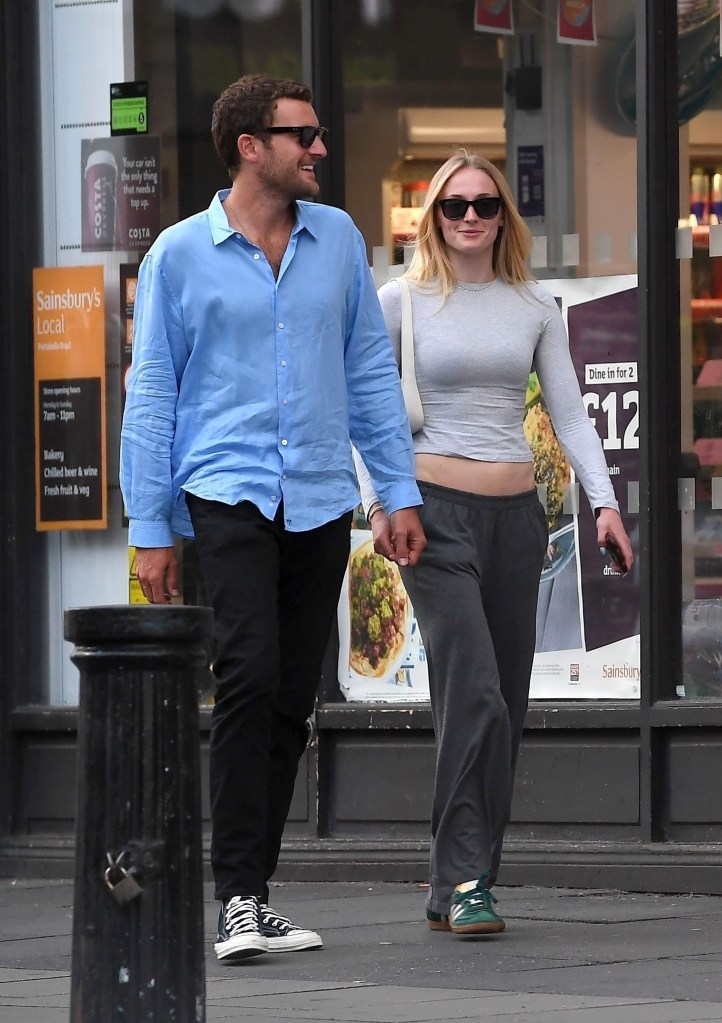 Sophie Turner packs on the PDA with the British aristocrat and boyfriend Peregrine Pearson as they walked in London.
