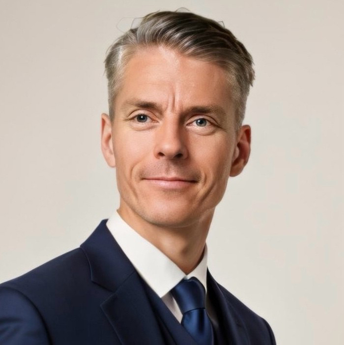 Portrait of a man in a suit.