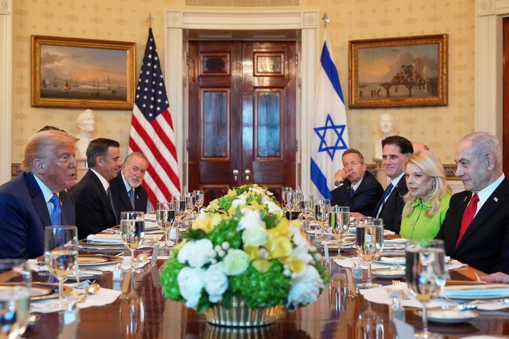 Donald Trump and Benjamin Netanyahu at a meeting in the White House.