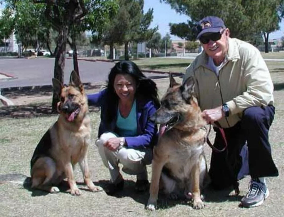 Betsy Arakawa, Gene Hackman and one of their dogs.