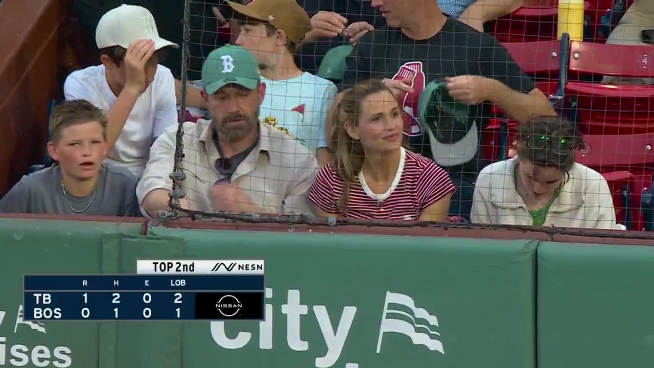 Ben Affleck and Jennifer Garner at a baseball game. 