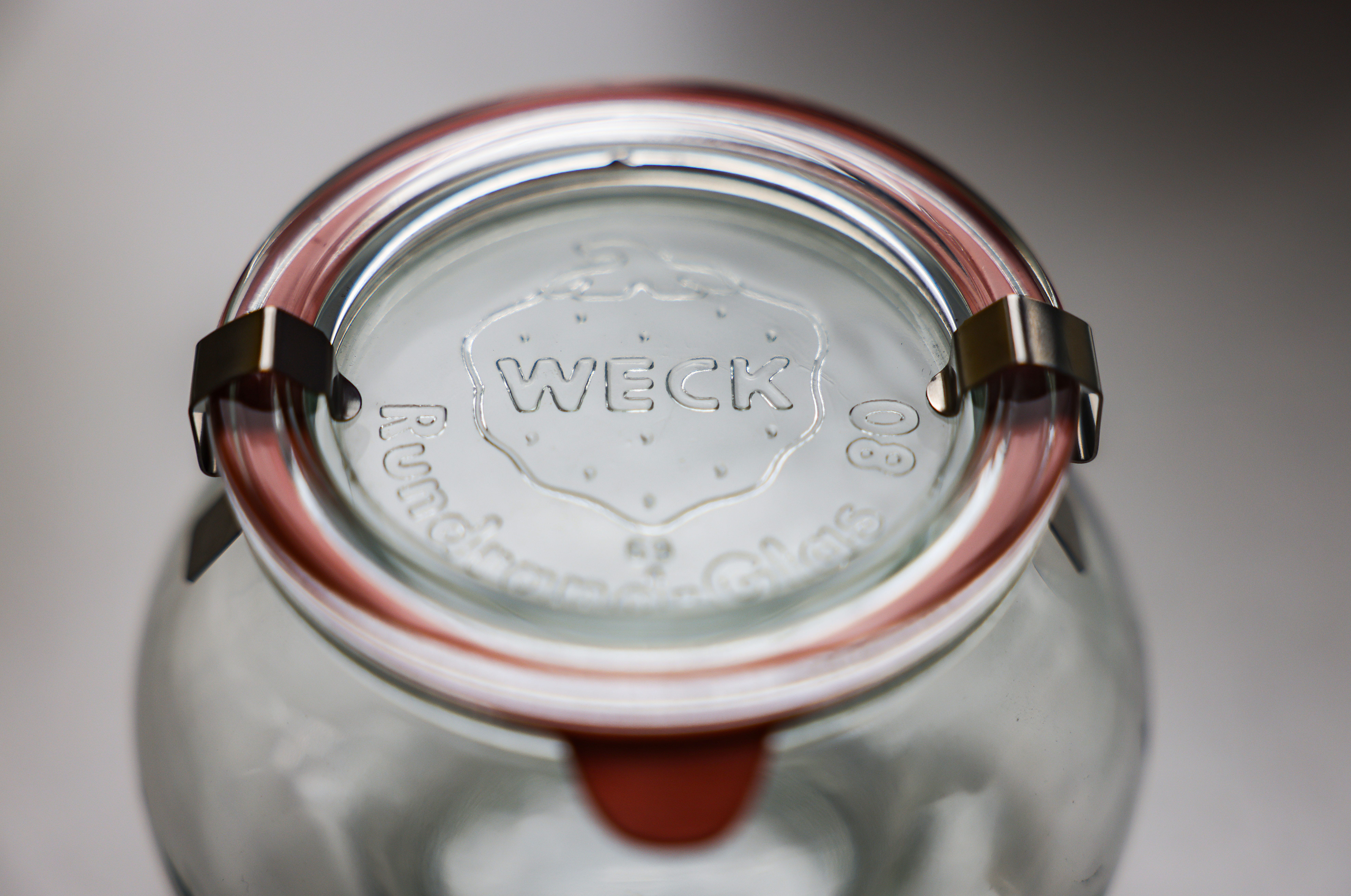 The top of a Weck jar.