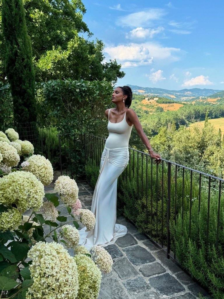 Model Jasmine Tookes announces she’s pregnant with her second child with some sweet pics in Italy.