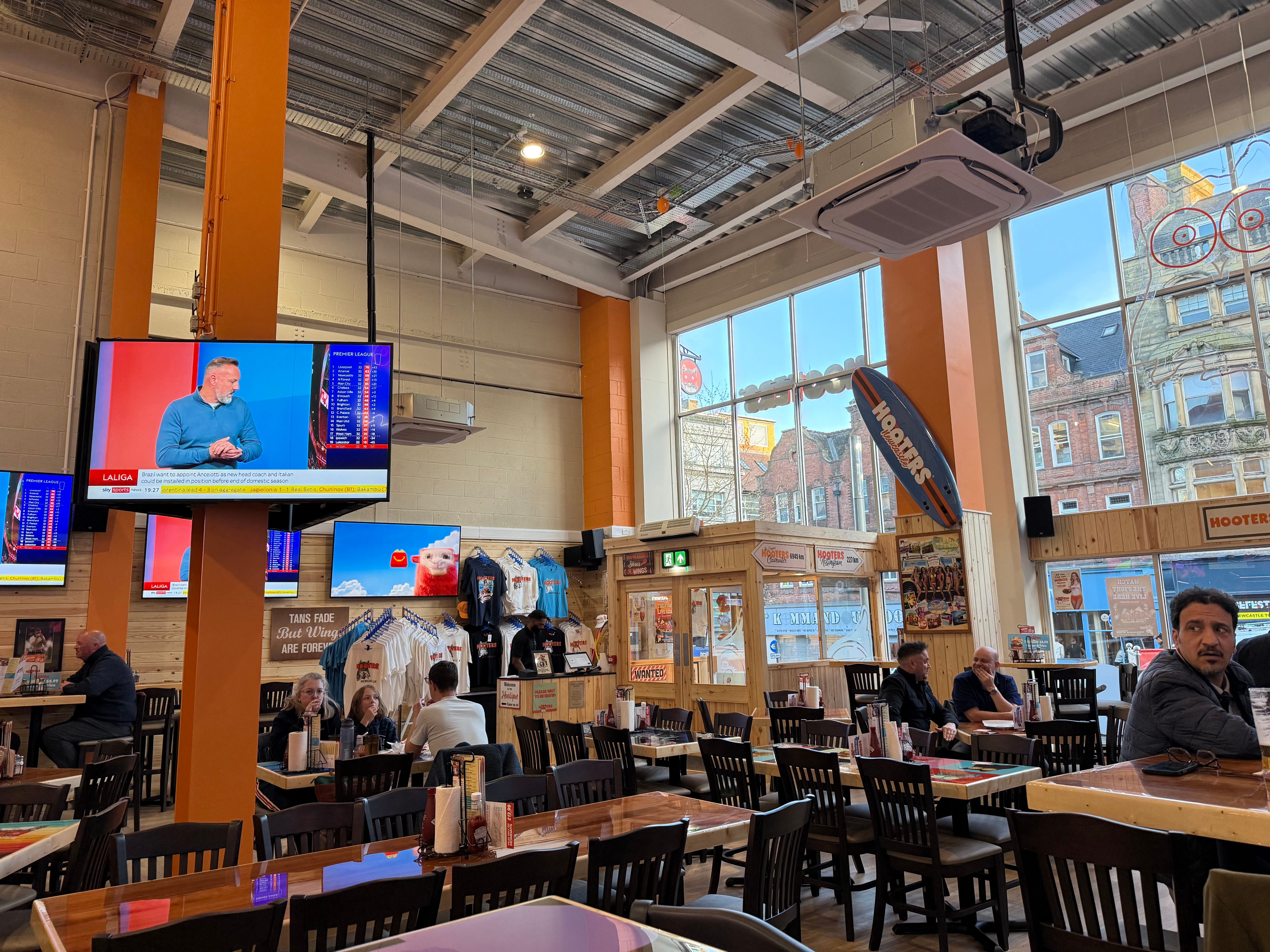 Hooters interior general view