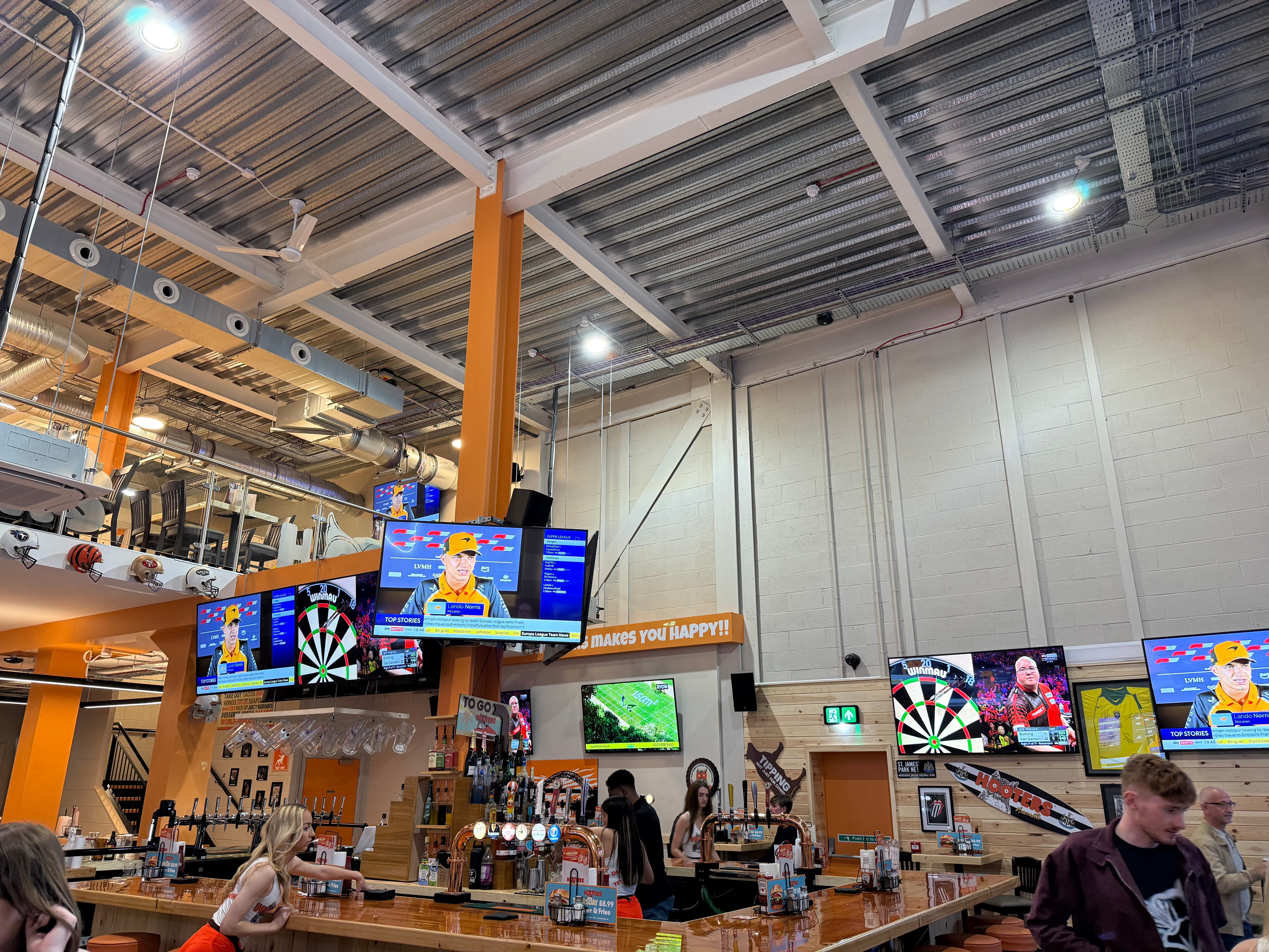 Hooters interior general view
