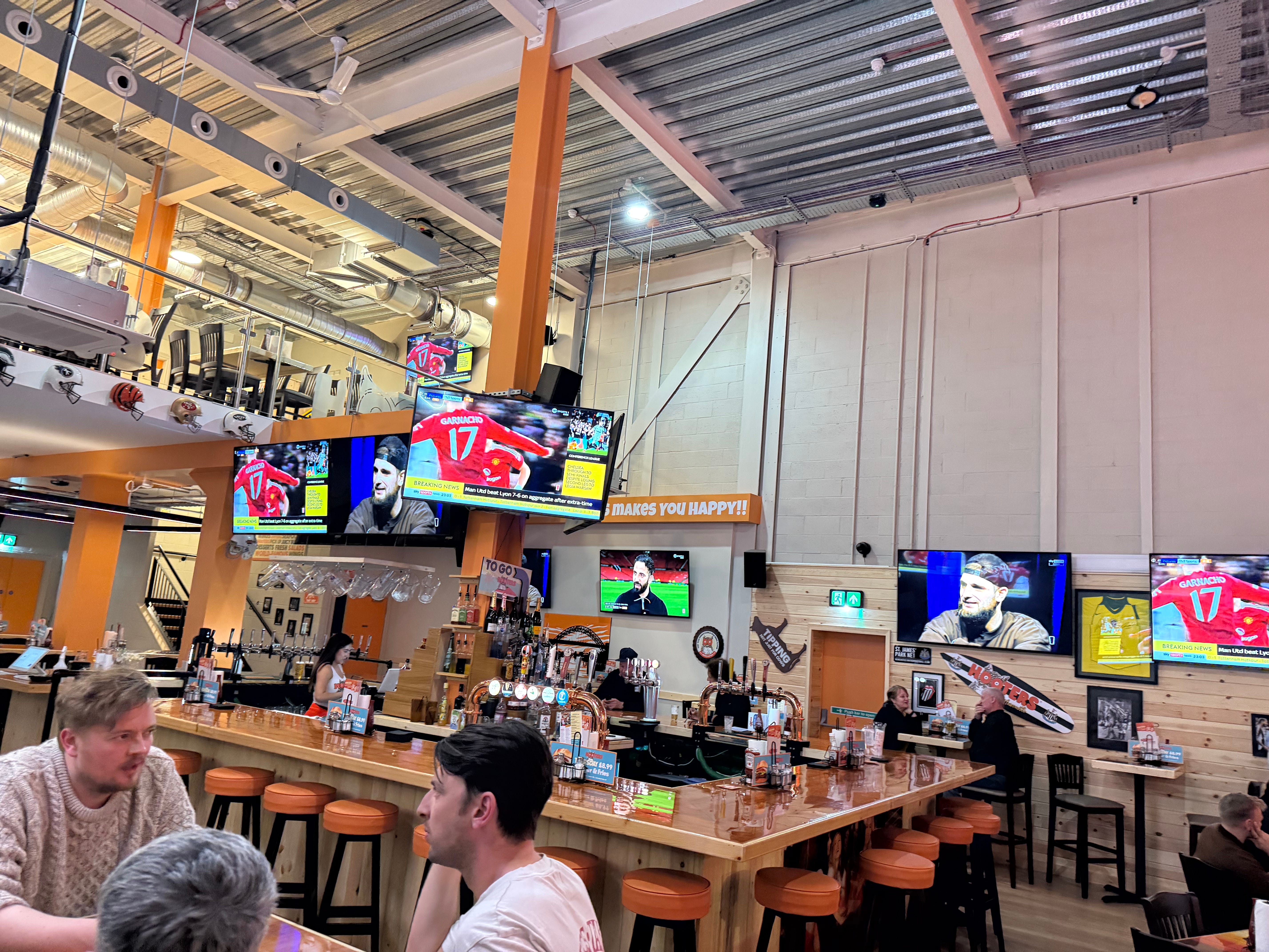 Hooters interior general view