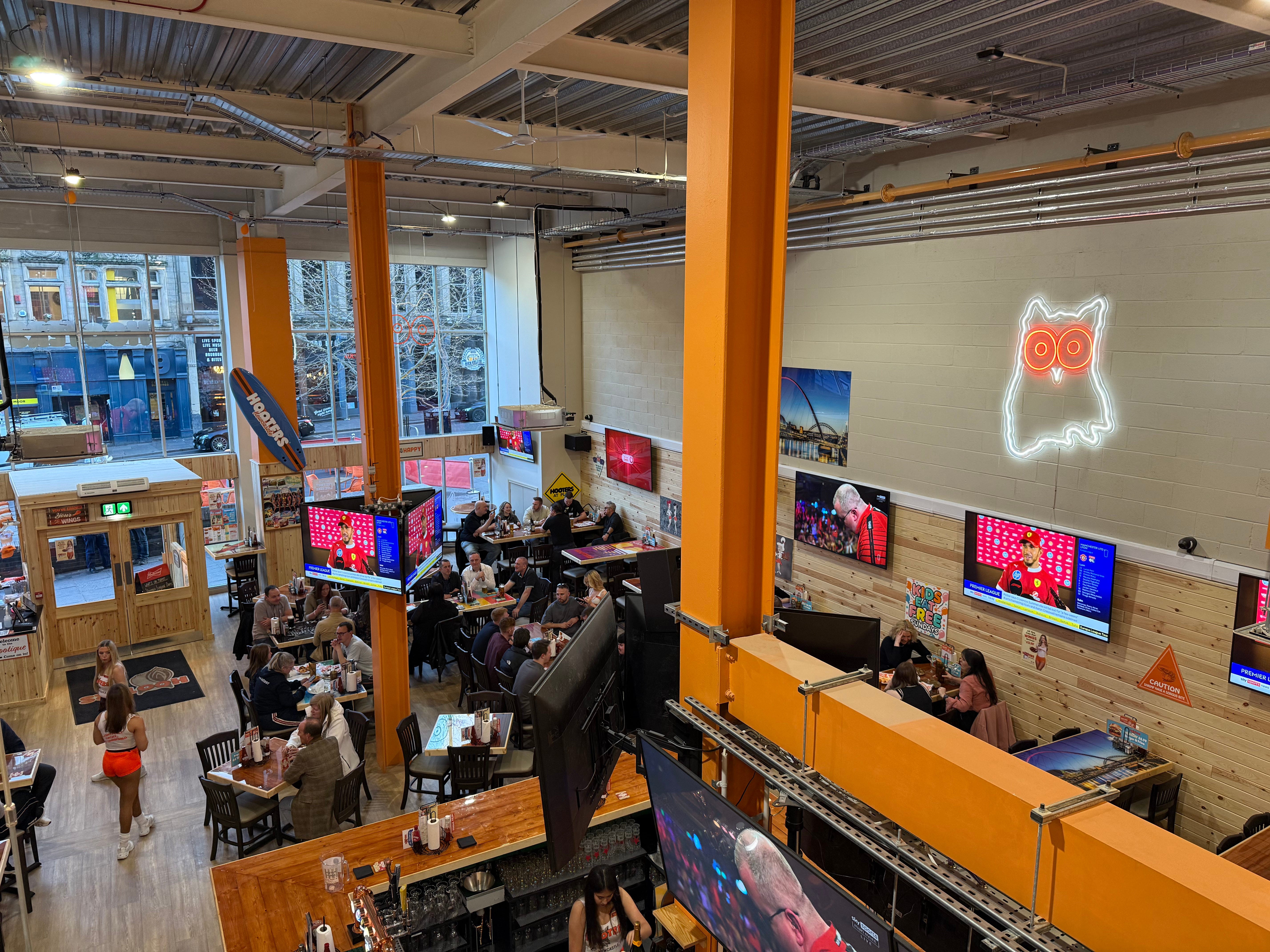 Hooters interior general view