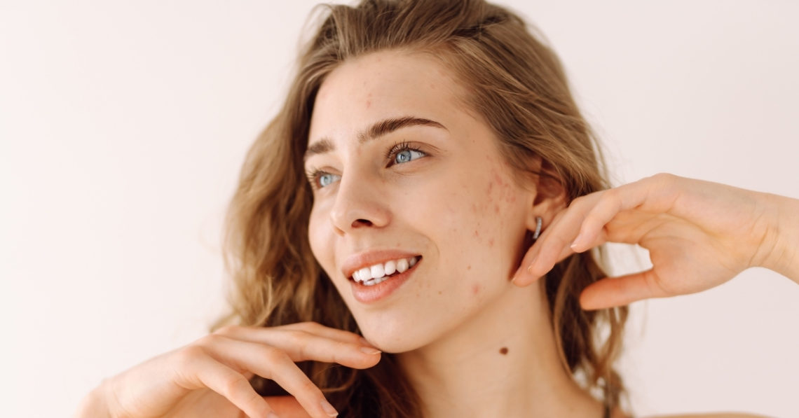 Single Women Are Ditching Makeup on First Dates—and Experts Say It’s Smart