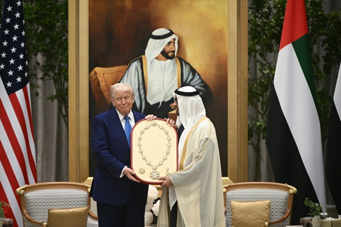 Photo of Donald Trump receiving a civil decoration from his UAE counterpart Mohammed bin Zayed al-Nahyan