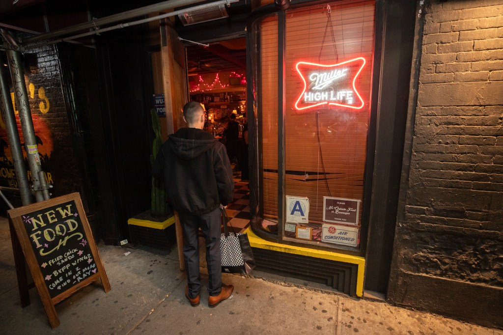 Rays' Bar exterior. 