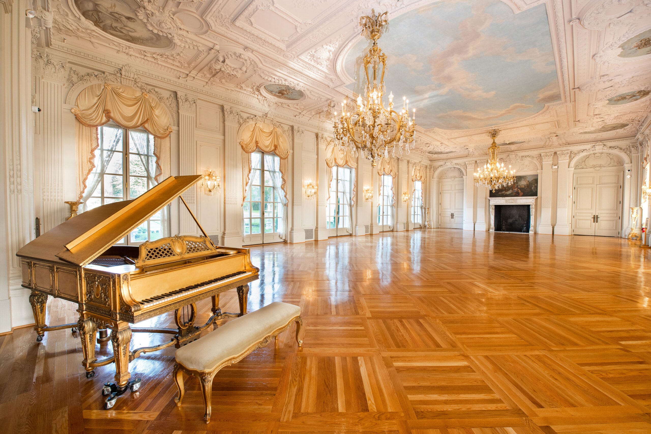 The Rosecliff ballroom.
