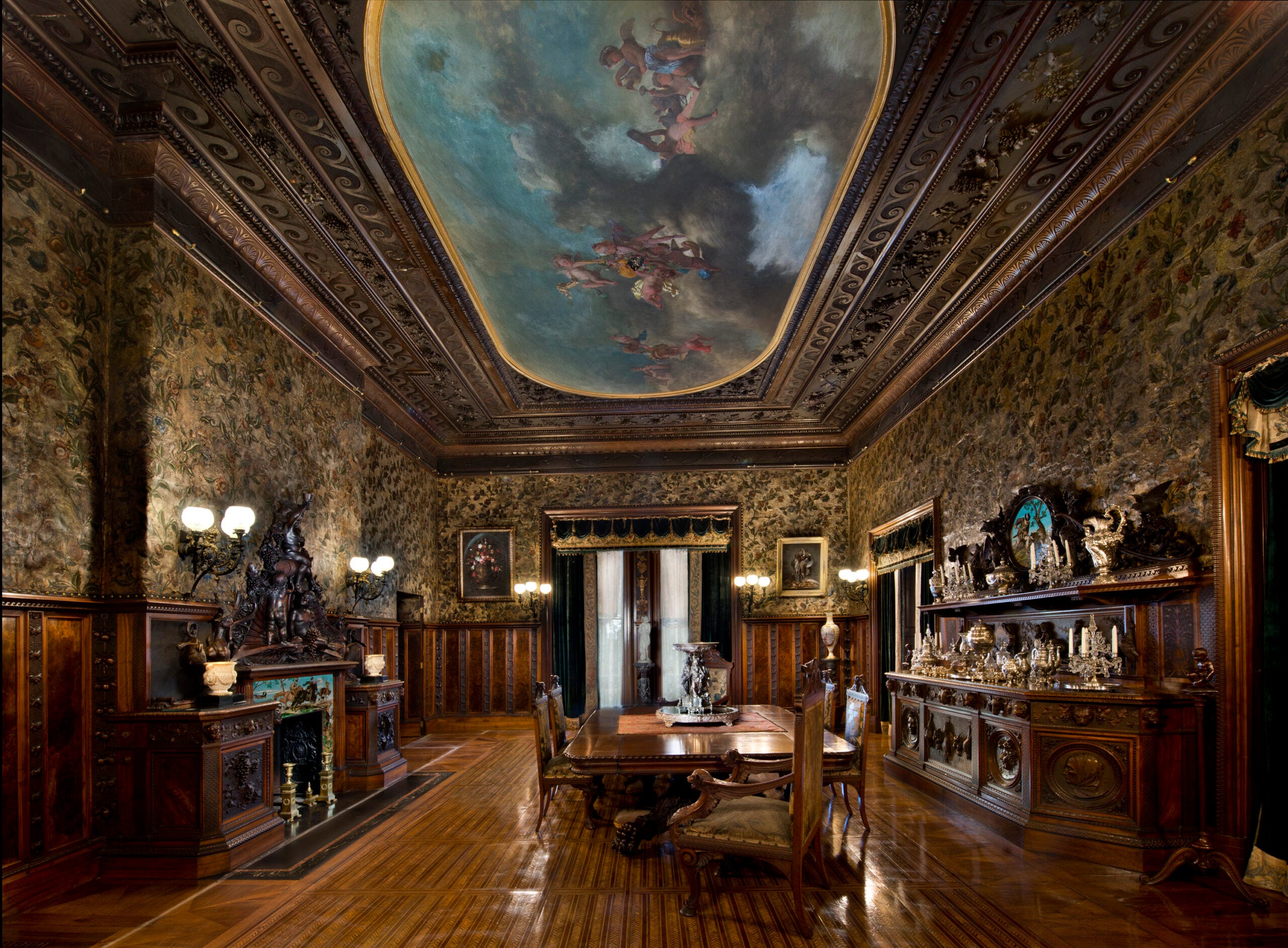 The Dining Room at Chateau-sur-Mer.