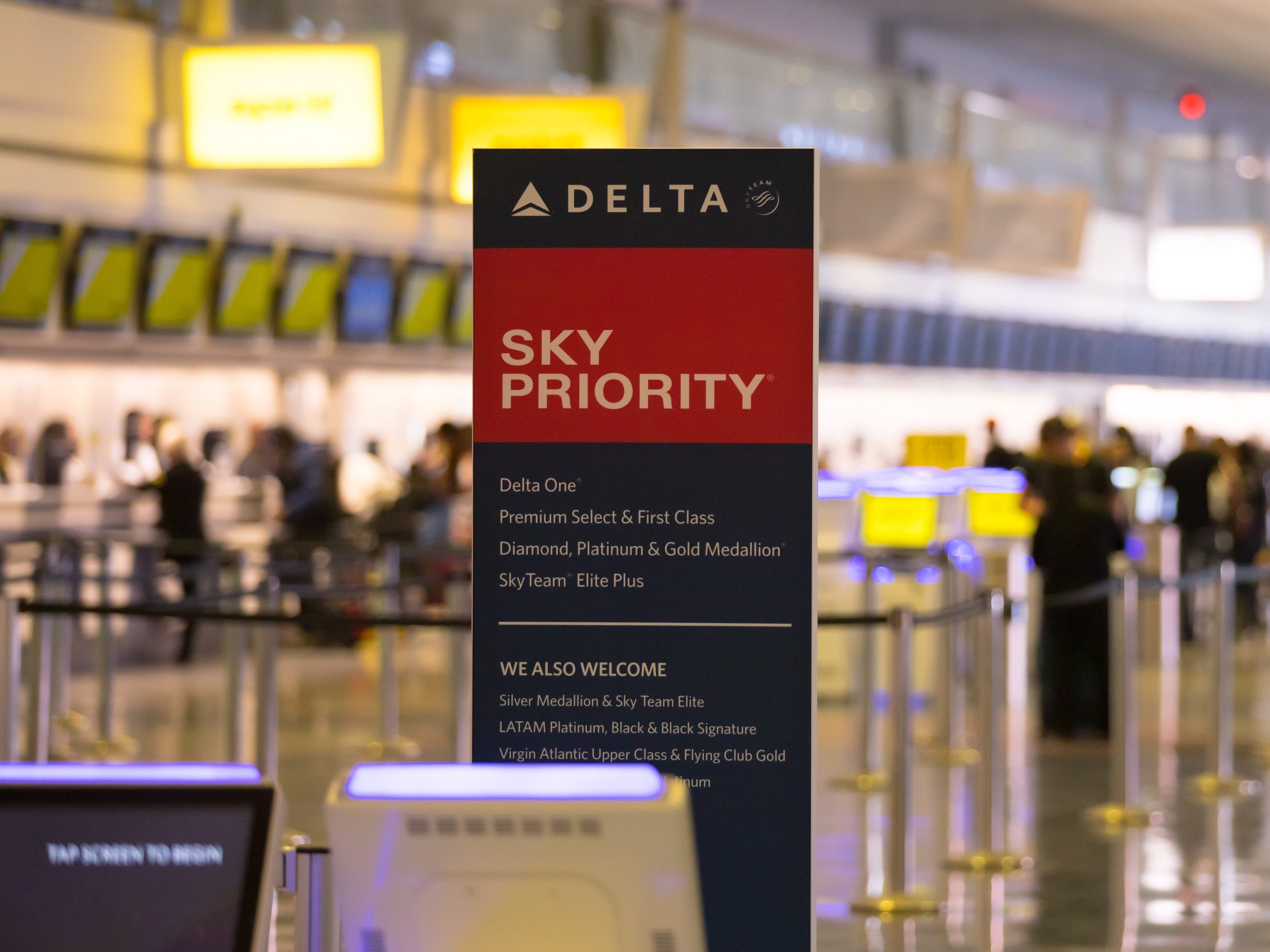 A sign for Delta Sky Priority.