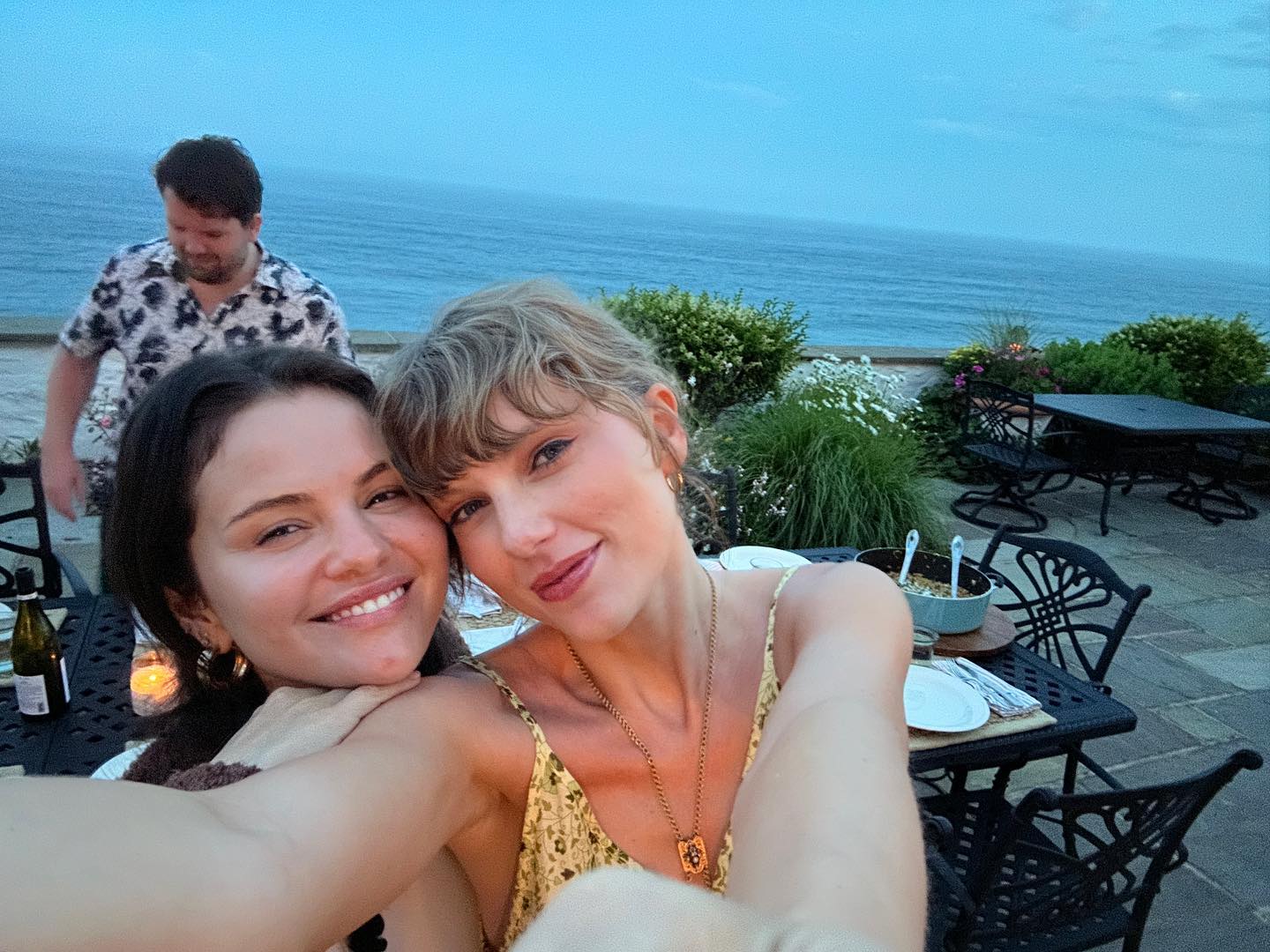 A selfie of Selena Gomez and Taylor Swift
