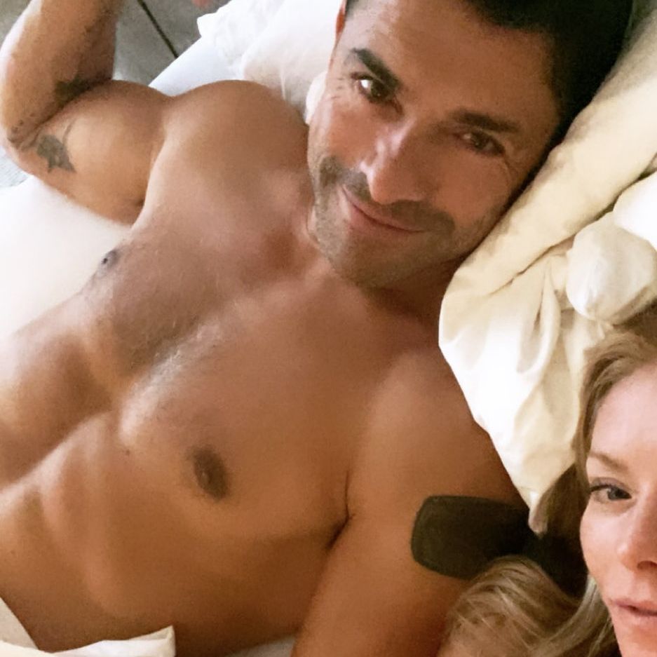 Kelly Ripa and Mark Consuelos in bed. 