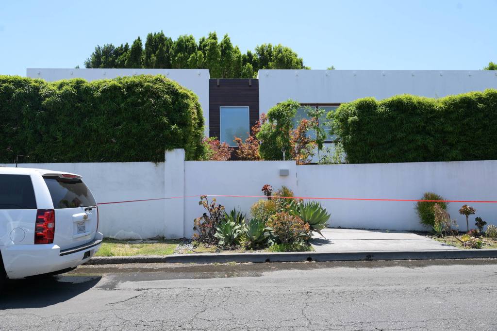 Police and Detectives are seen at the Encino home of Robin Kaye and her husband Thomas Deluca 