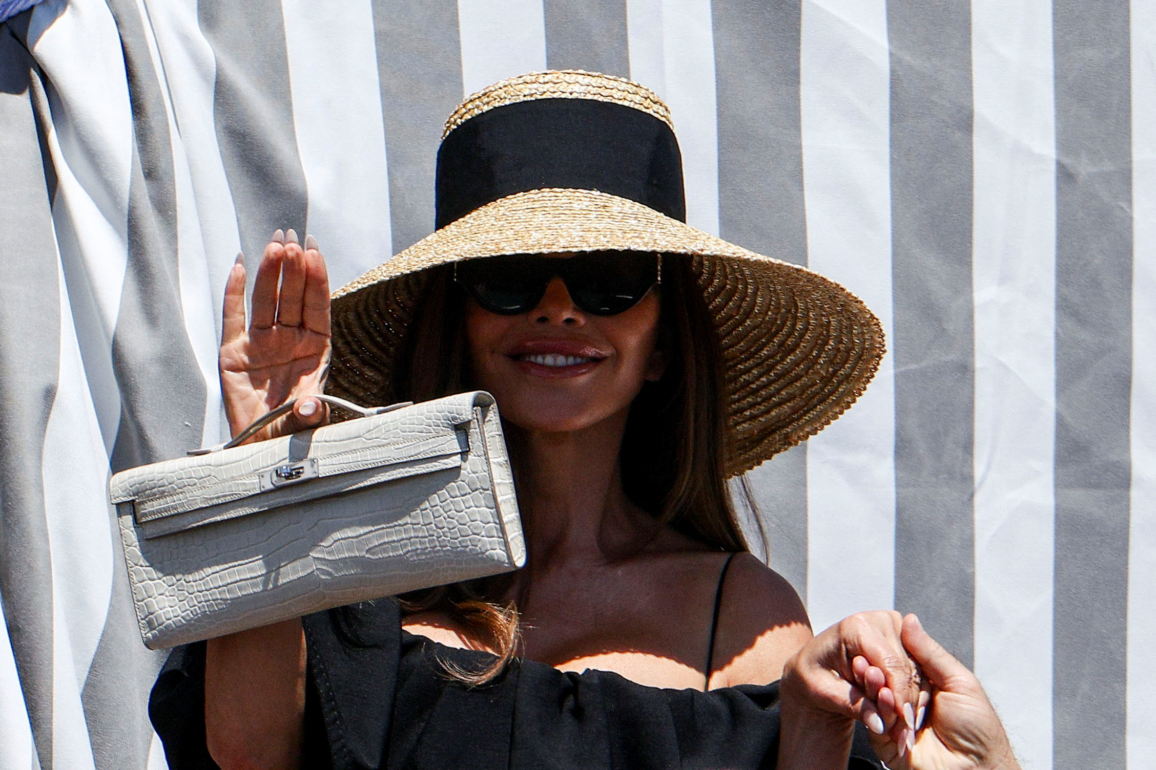 Lauren Sánchez carrying an Hermès Kelly Cut bag