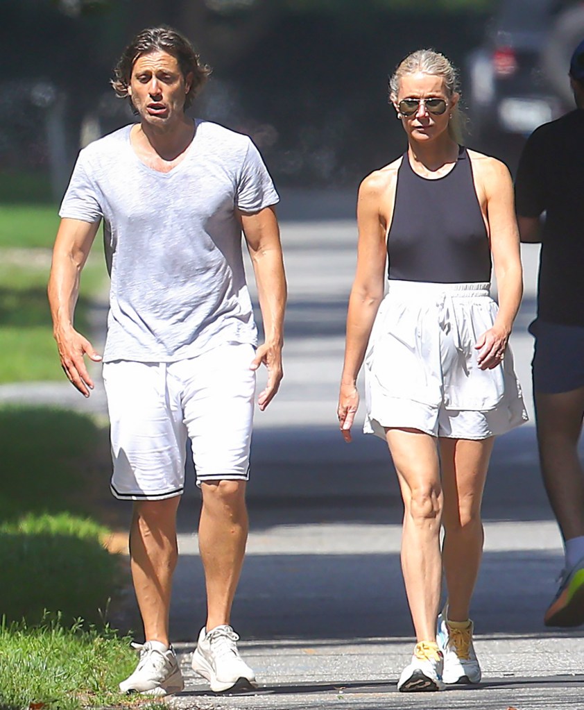 Gwyneth Paltrow walking with her husband Brad Falchuk