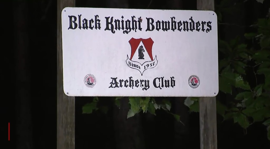 Black Knight Bowbenders Archery Club sign.