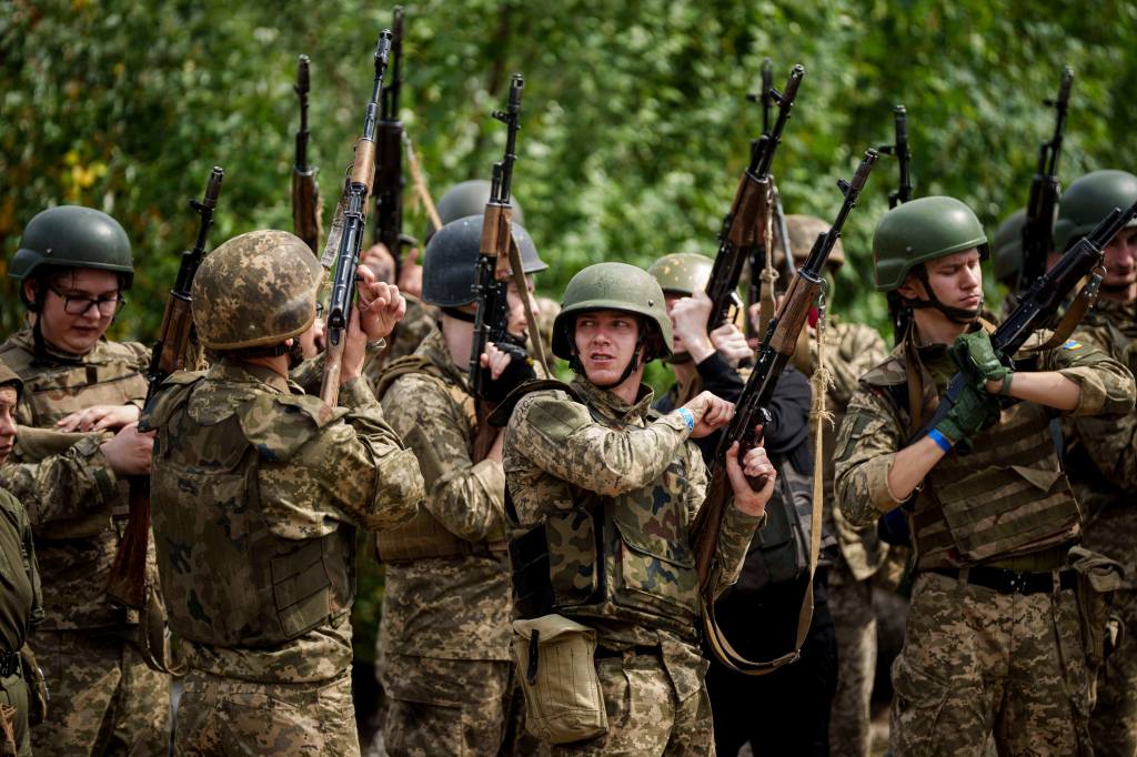 Ukrainian military recruits training with rifles.