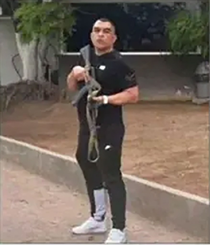 Hector Rusthenford Guerrero Flores, leader of the Tren de Aragua gang, holding a rifle.