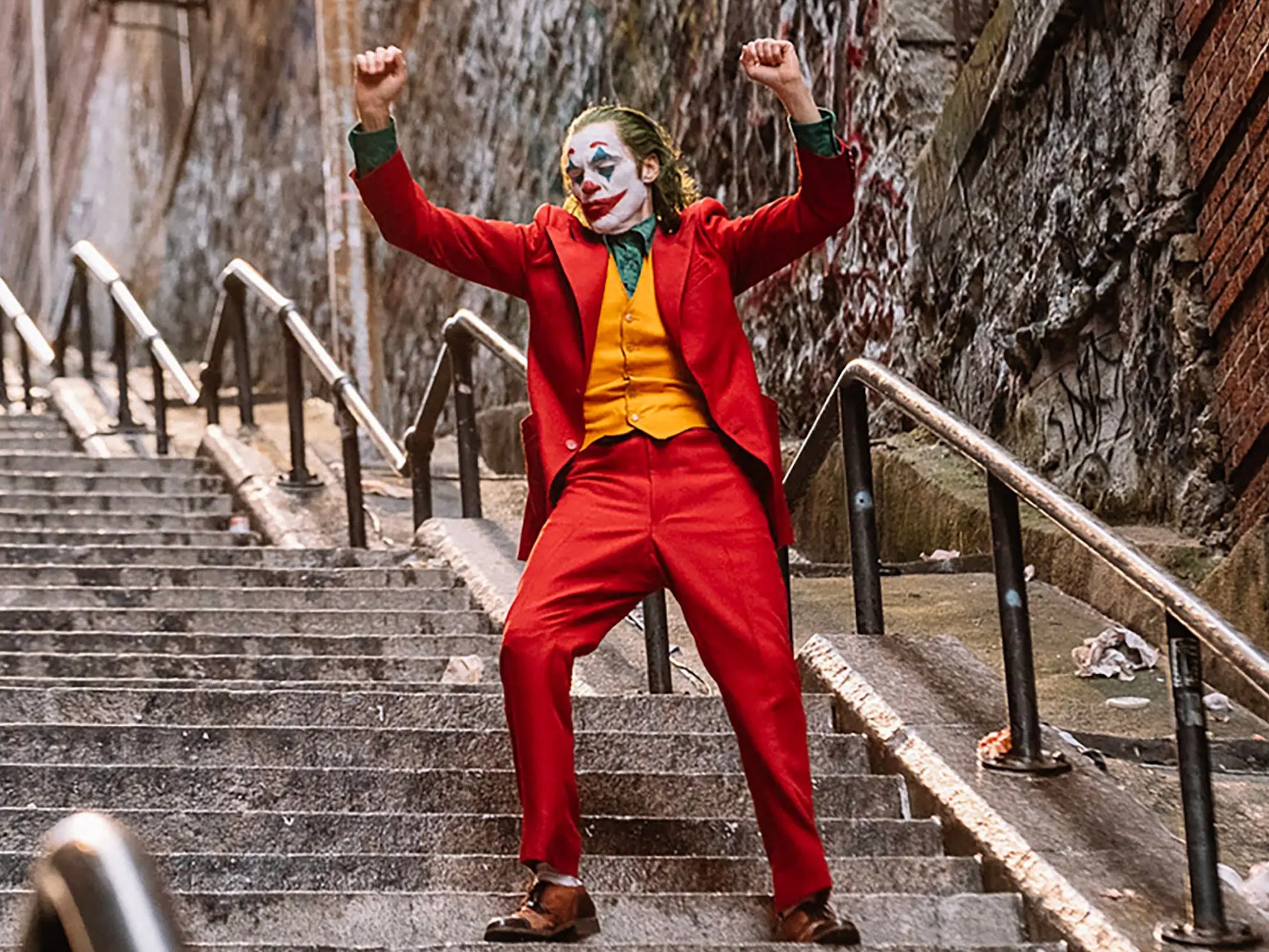 joaquin phoenix as the joker in joker