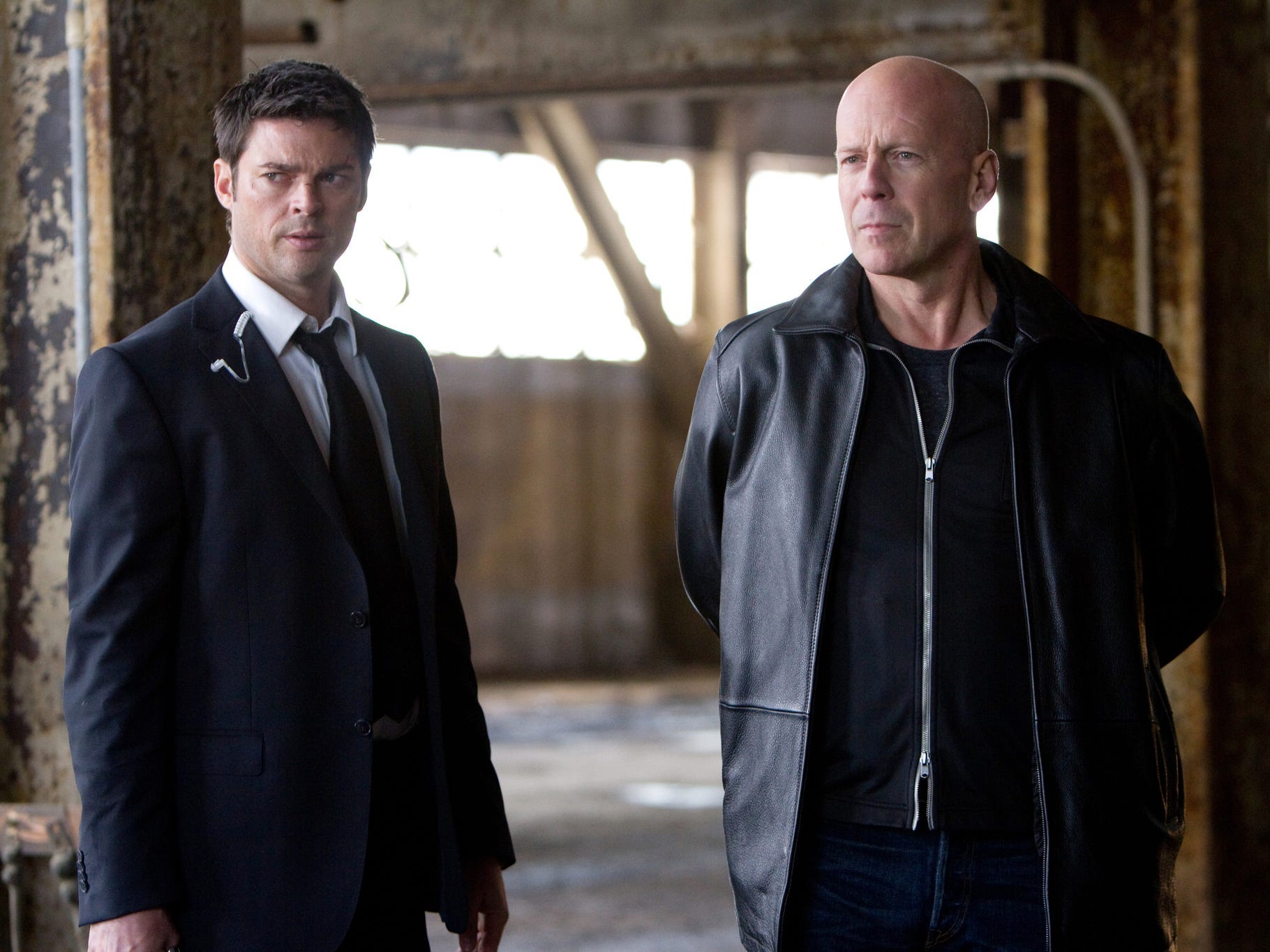karl urban and bruce willis in red