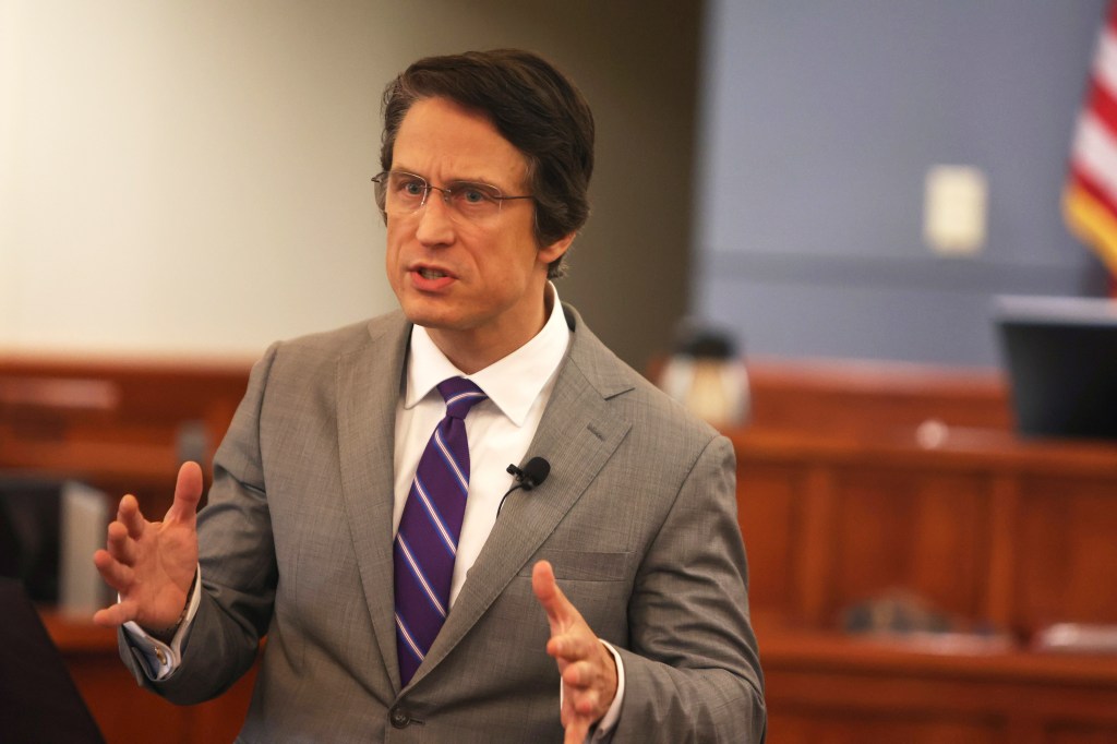 Attorney Bruce Ringstrom Jr. giving closing arguments in court.