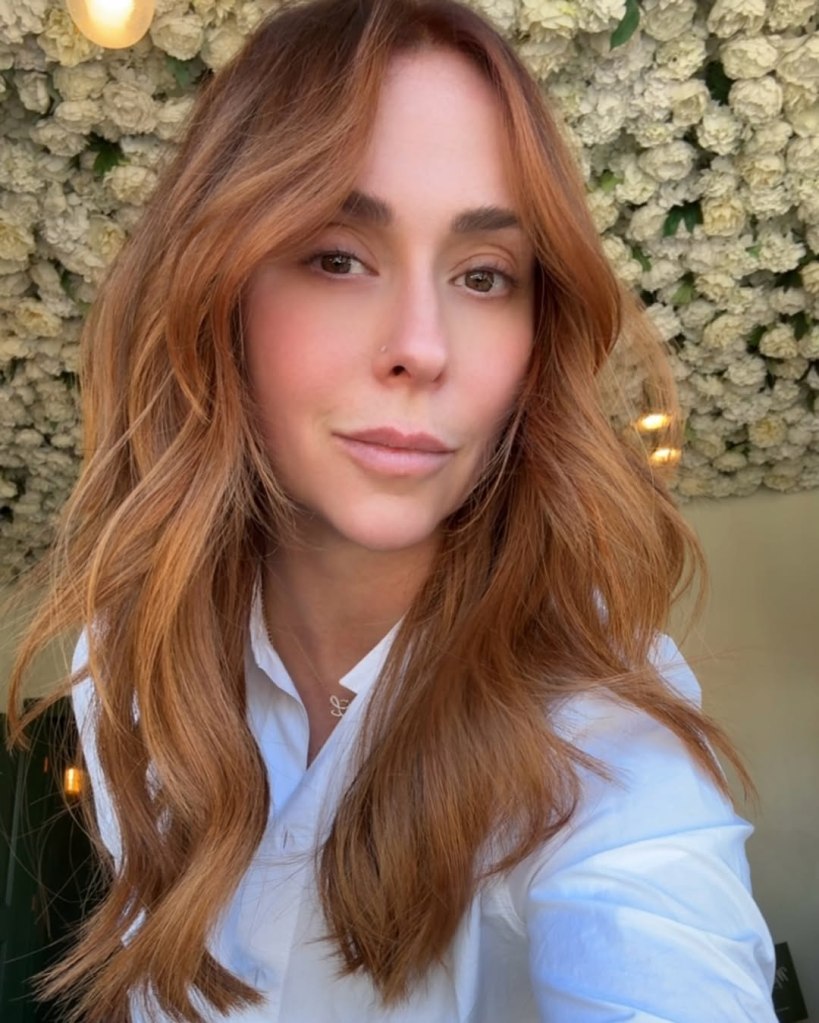 Famous brunette Jennifer Love Hewitt sees red for a change.
