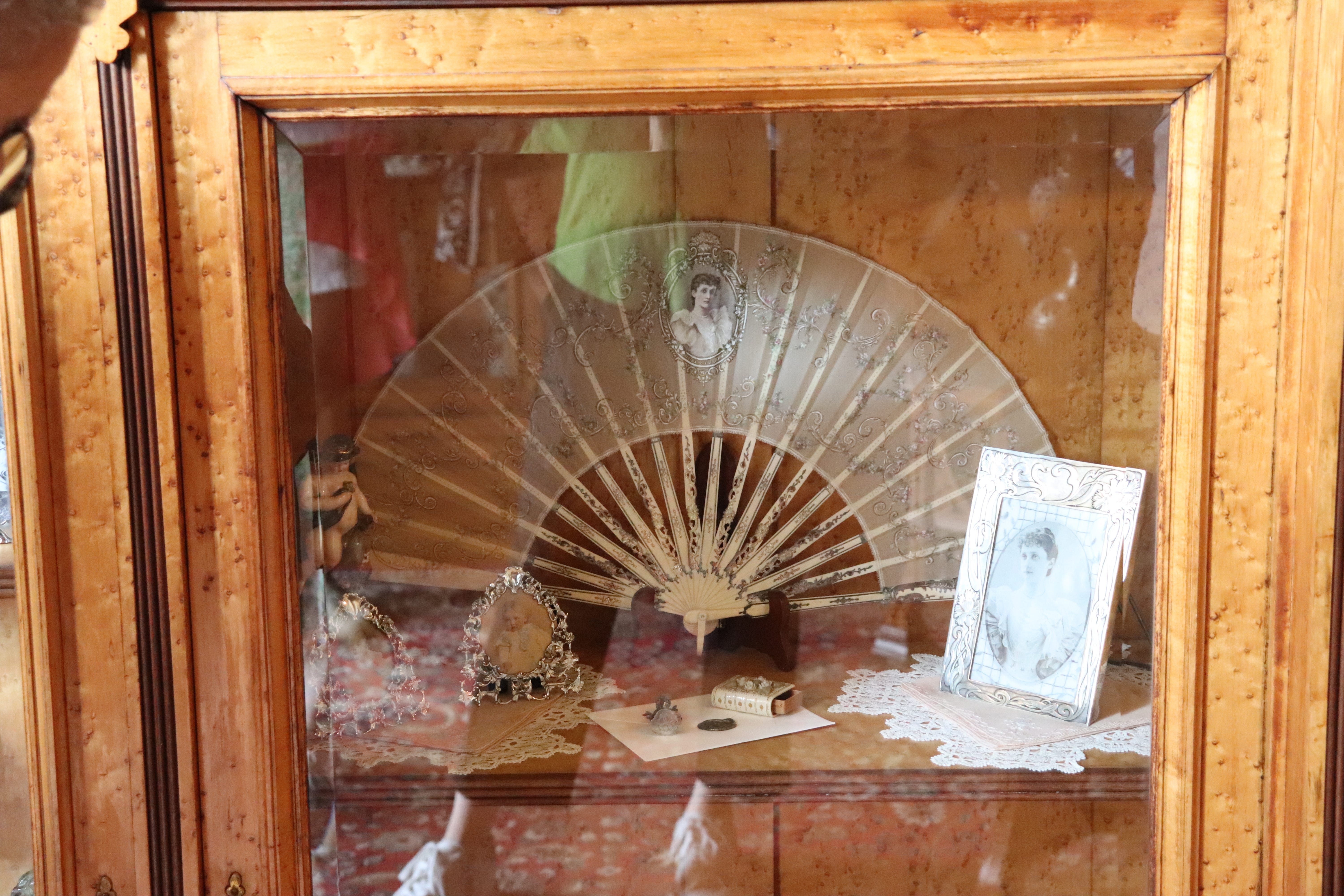 Mary Trevor's fan and portrait from her wedding day at Glenview.
