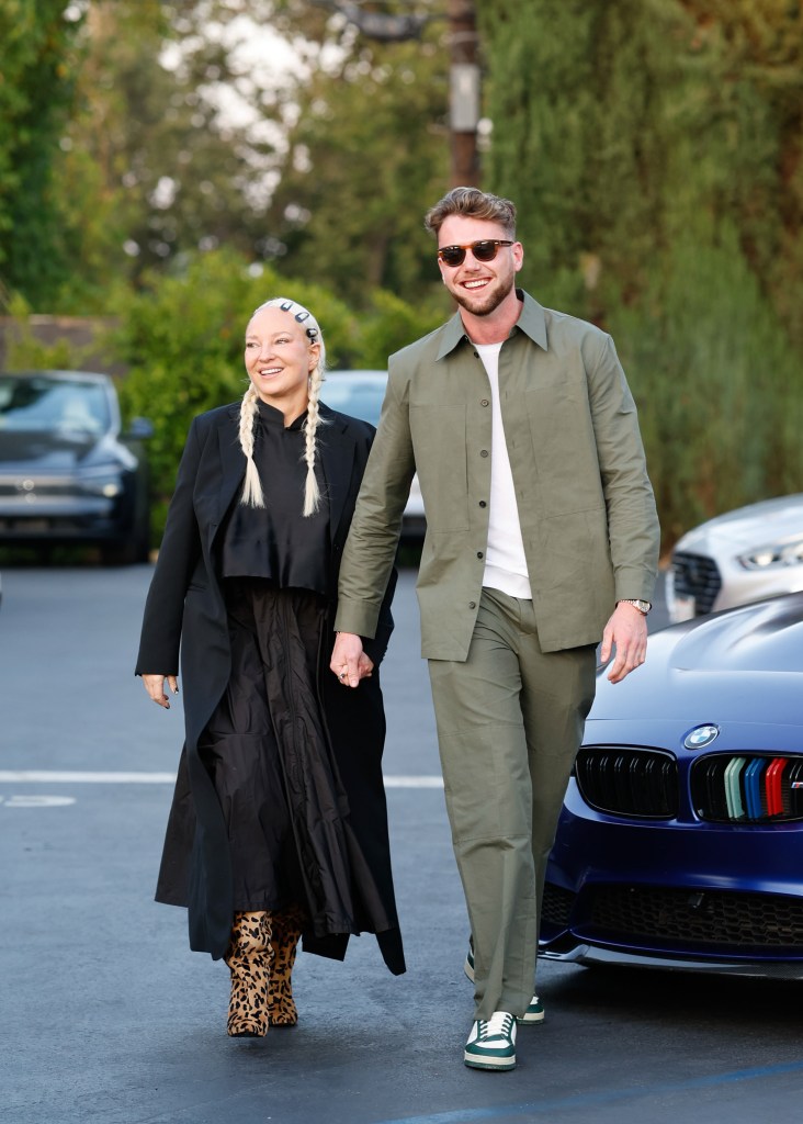 Sia and Harry Jowsey are seen leaving 'Ca Del Sole' Restaurant on July 19, 2025 in Los Angeles, Calif