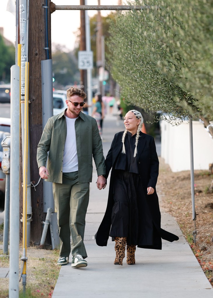 Sia and Harry Jowsey are seen leaving 'Ca Del Sole' Restaurant on July 19, 2025 in Los Angeles, Calif
