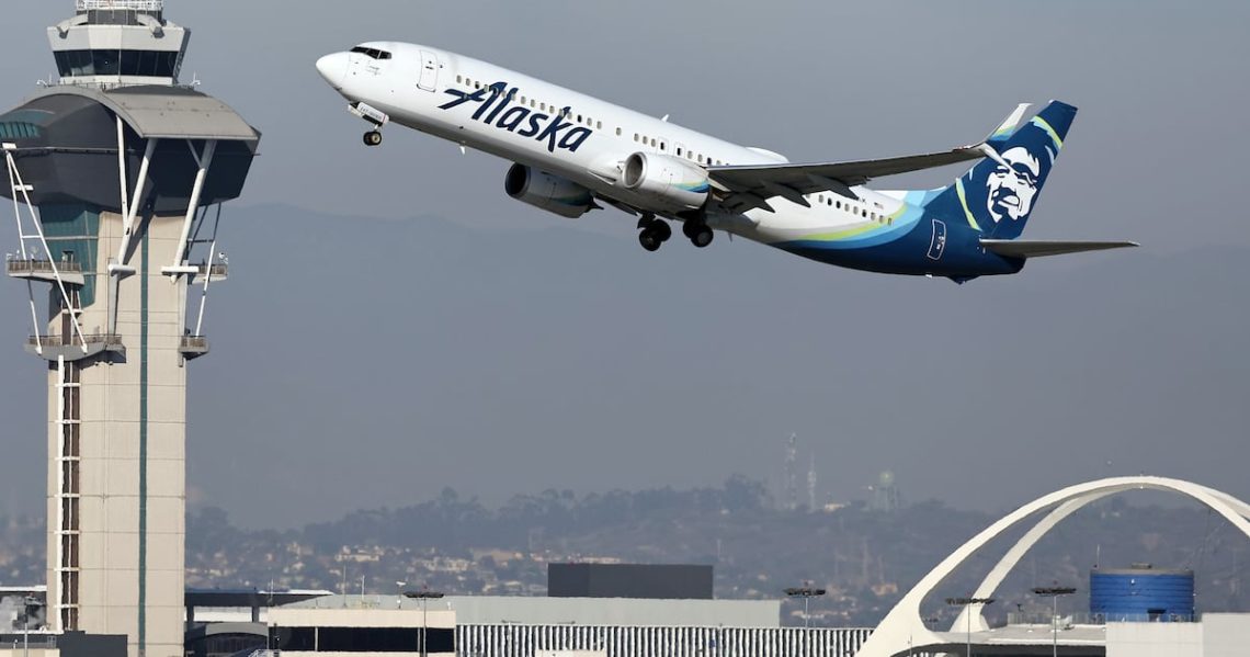 Major Airline Grounds All Flights in Late-Night Tech Glitch