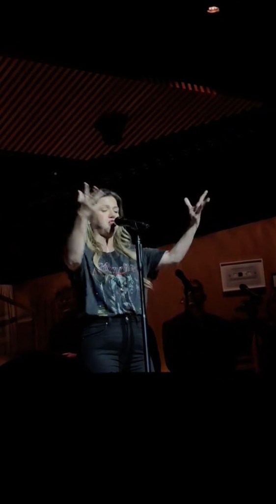 Kelly Clarkson via TikTok Sunday
