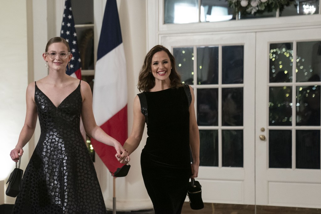 Jennifer Garner and Violet Affleck at White House in December 2022